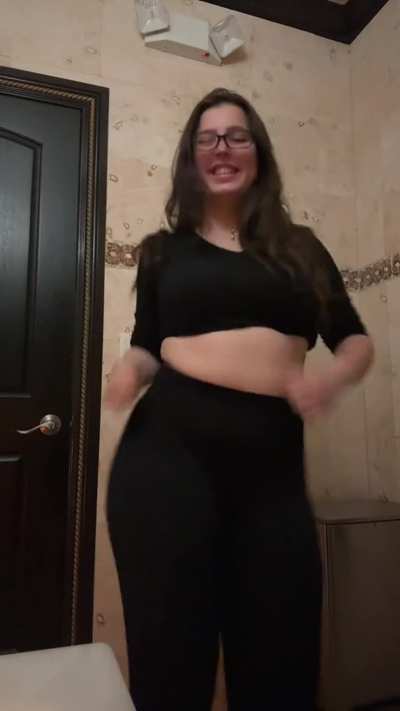 The way this fat ass shakes <3