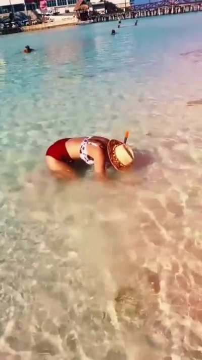 A rare Swimsuit Lainey sighting. 😎 (May 11th, 2021)