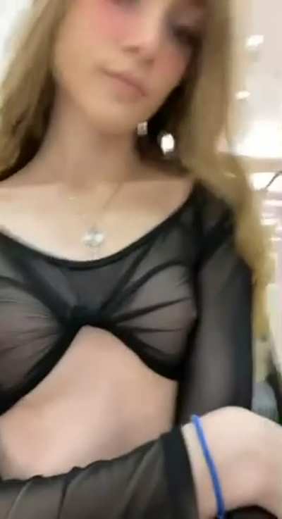 My first time flashing my pussy on an escalator
