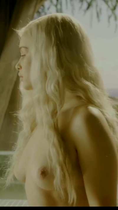 Emilia Clarke in Game of Thrones pilot