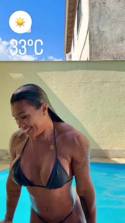 Alessandra Alvez 