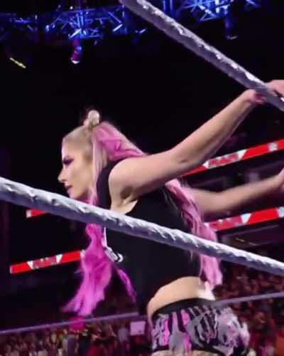 Against dem ropes
