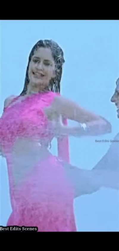 Katrina Kaif moves in wet saree<wbr>🥵🥵💖💦
