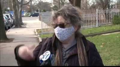 Squirrels are turning into zombies and bitin<wbr>g/scr<wbr>atchi<wbr>ng humans in Queens, NYC.