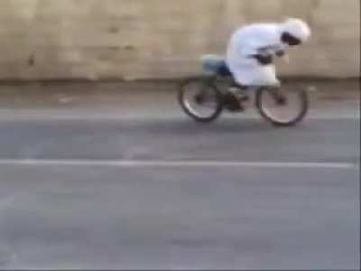 Alek meia hora depois da dose do combustível de foguete