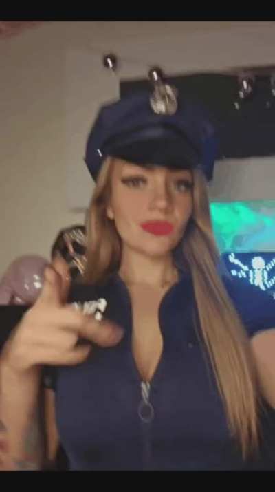 👮‍♀️👮<wbr>‍♀️👮‍<wbr>♀️