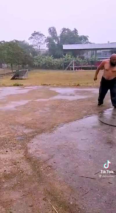This man’s chain whip mastery is frightening