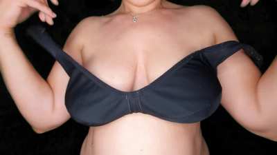 Reveal OC My everyday bra coming off...