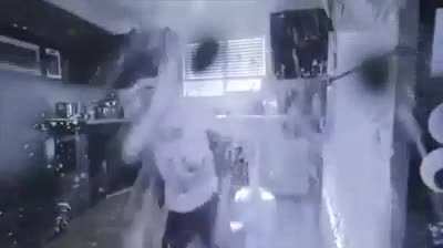 Ela: Nossa, vc deve durar MT na cama *eu quando ela tira o sutiã*