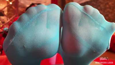 Enjoy my aroma nylon feet in blue pantyhose!