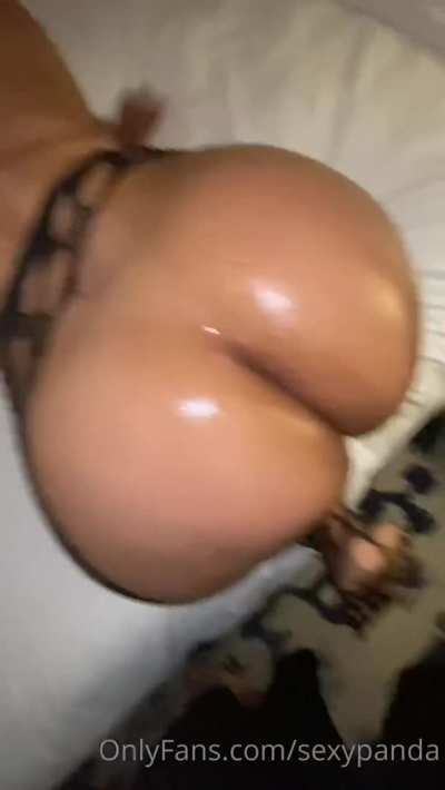 BRO 😅 I’m yet to see a video of her just getting out right fucked 😫 no gimmicks, no bad camera angles & no teasing, just getting her ass fucked for a good 3 minutes 🍑🍆🤦🏾‍<wbr>♂️smh<wbr>, hopefully one day 🙏🏾