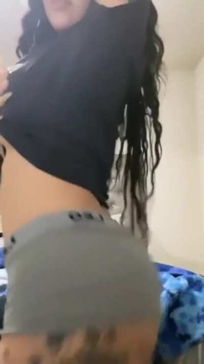 Discord with all her hot shit, no invites needed ( ya welcome )