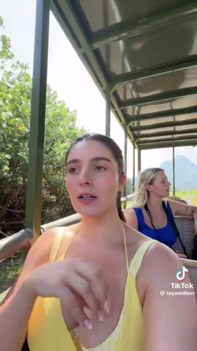 Love how those tits bounce