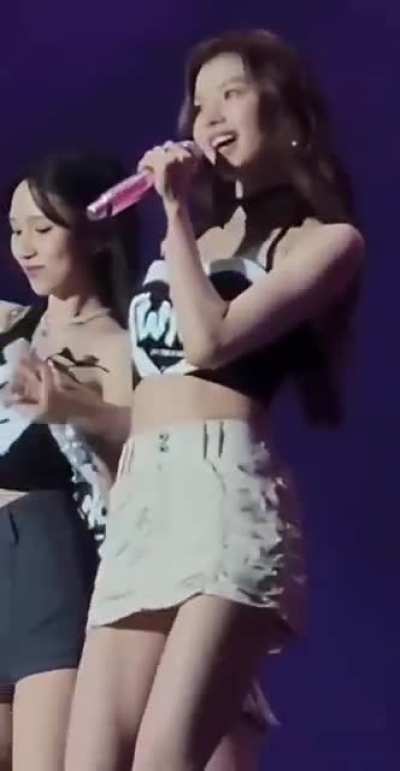 TWICE - Momo & Sana
