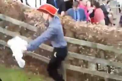 Drunk Irishman vs Hill - [G]old