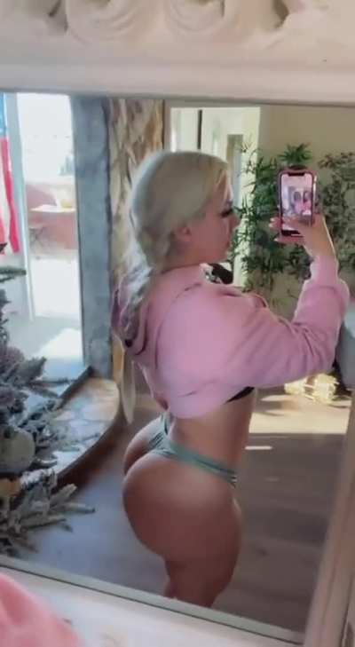 Butt Selfie
