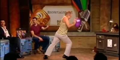 A mime and his balloon