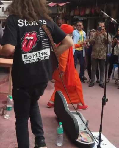 Love how indian sadhu has immersed himself with melody & expressed himself fully.