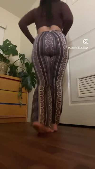 Latina + flair pants = No pulling out