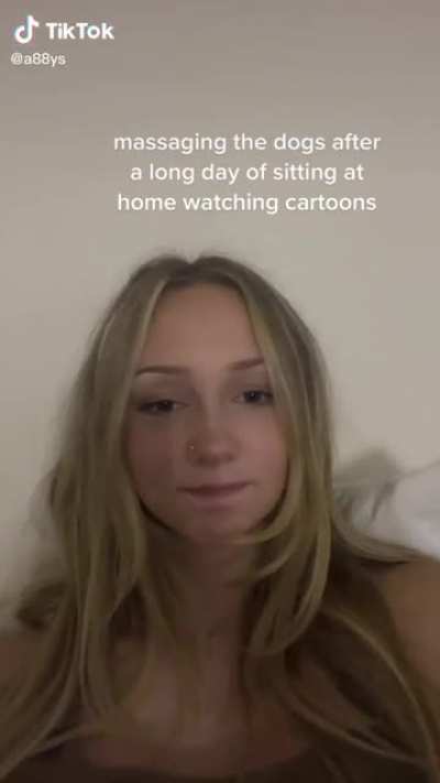 The brunette has a video on her page that shows the blonde’s soles too