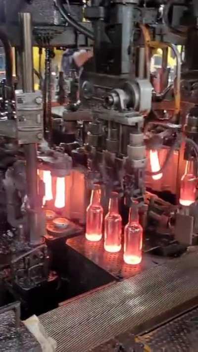 Bottle machine