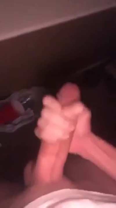 anyone want this hung gaymer dick?