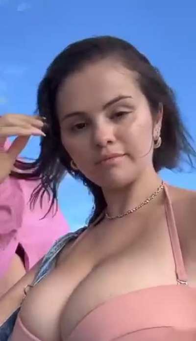 Selena Gomez on a roll today!