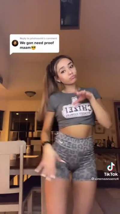 She knows how to show that ass off