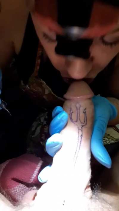 I got so horny I sucked off a client while I was tattooing him. Am I bad? 🙈🙈
