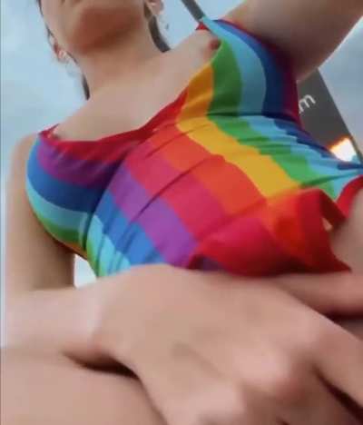 Public Pussy Play