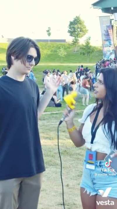 Must be backwards day because a cringey redditor just showed up on my tiktok