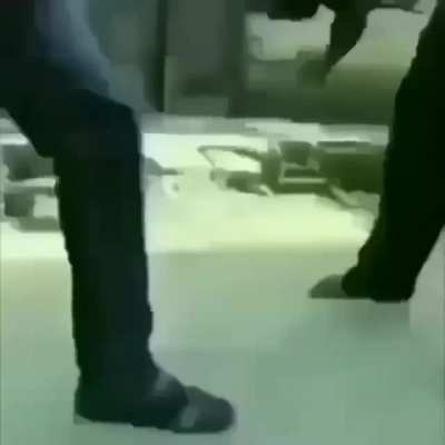 Goku le gana