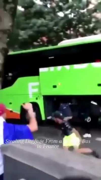 França é país de primeiro mundo 🤡