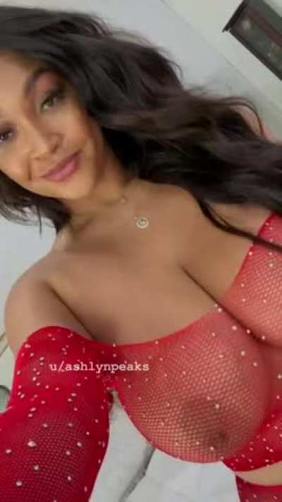 I Look Like A Slutty Christmas Present [OC]