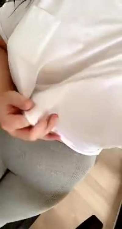 Workouts are a lot more fun when I flash my big tits.....😏 [OC]