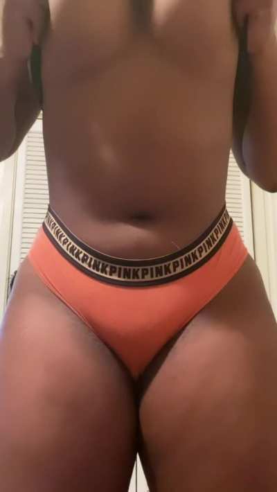 I love [drop]ing my chocolate titties for this sub