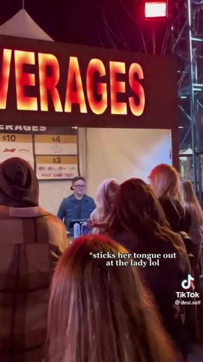 @lexiiisofly cuts in front of whole line. When confronted explains that she is so gorgeous, has 70,000 tiktok followers. Calls woman old and says she will beat her up. Spoiler! Doesn't do shit even after getting tossed to the floor. 😂😂 CRINGEE