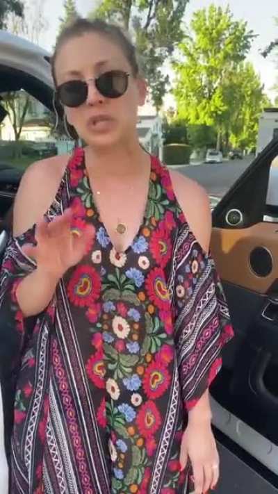Video of Kaley Cuoco downblouse