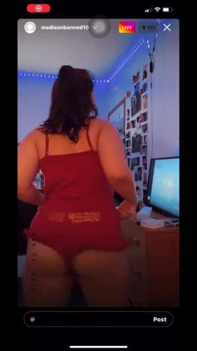 madis<wbr>onban<wbr>ned10<wbr>/Best<wbr>frien<wbr>d shows her tits and twerks for us🍒🍑