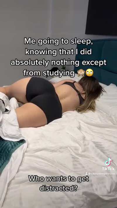 THIS 19yo 👀🍑