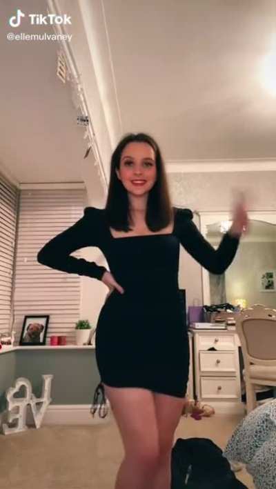 Elle Mulvaney [UK actress]