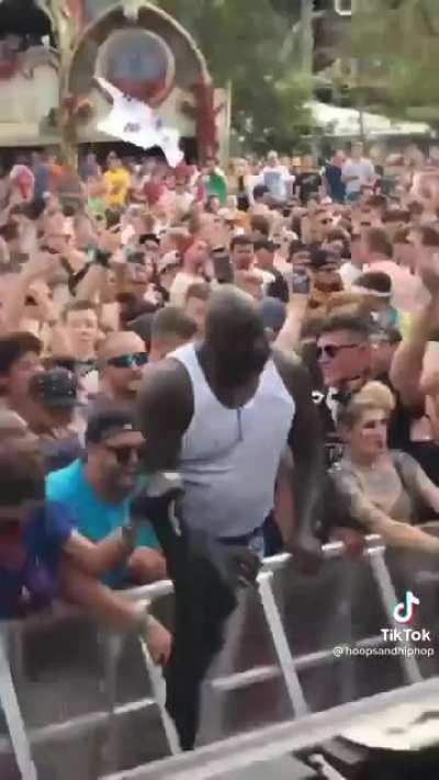 Shaq in the front row of a rave