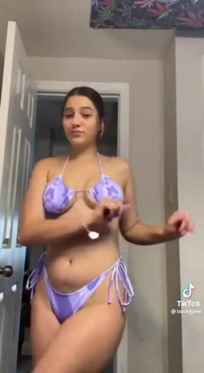 Love her body 🤤