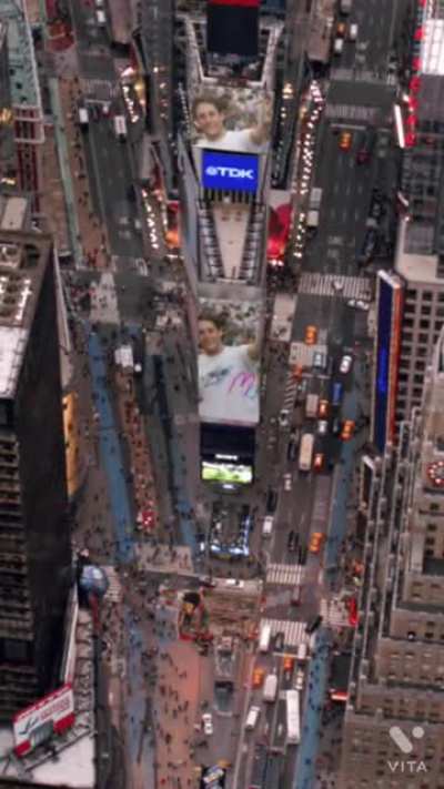 Momo_TimesSquare.mp4