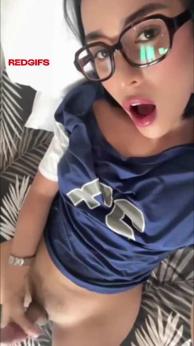 would u get on your knees and let mommy feed u