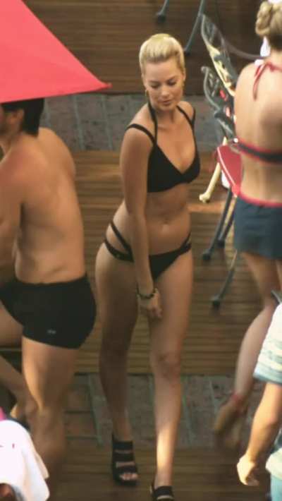 Margot Robbie deserves to be gangfucked