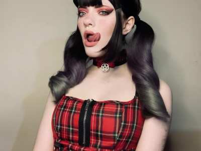 Fuck my throat balls deep.