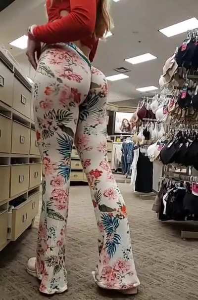 Thong Try-On Jiggle