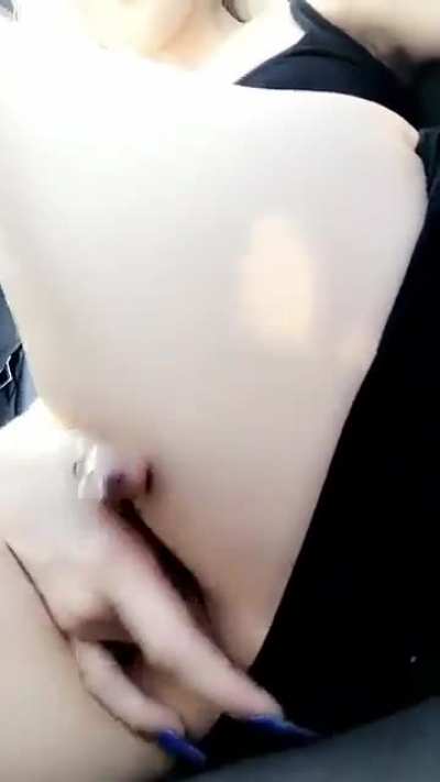 GM 💋 Masturbate in a car while I wait for my order from McDonald's