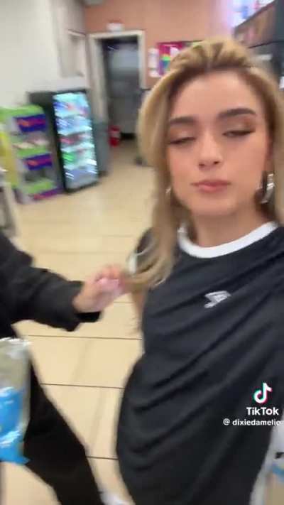 Blonde is her thing 